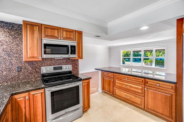 5550 NE 26th Avenue, Fort Lauderdale, FL 33308