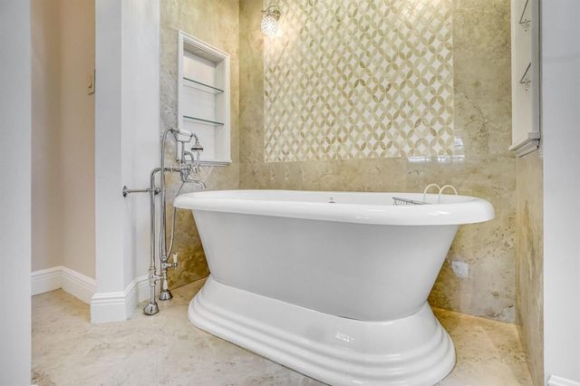 5550 NE 26th Avenue, Fort Lauderdale, FL 33308