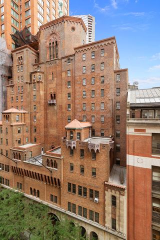 25 CENTRAL Park W 9ST, New York City, NY 10023
