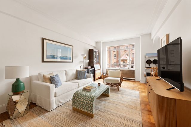 25 CENTRAL Park W 9ST, New York City, NY 10023