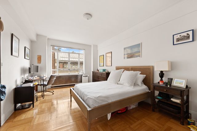 25 CENTRAL Park W 9ST, New York City, NY 10023