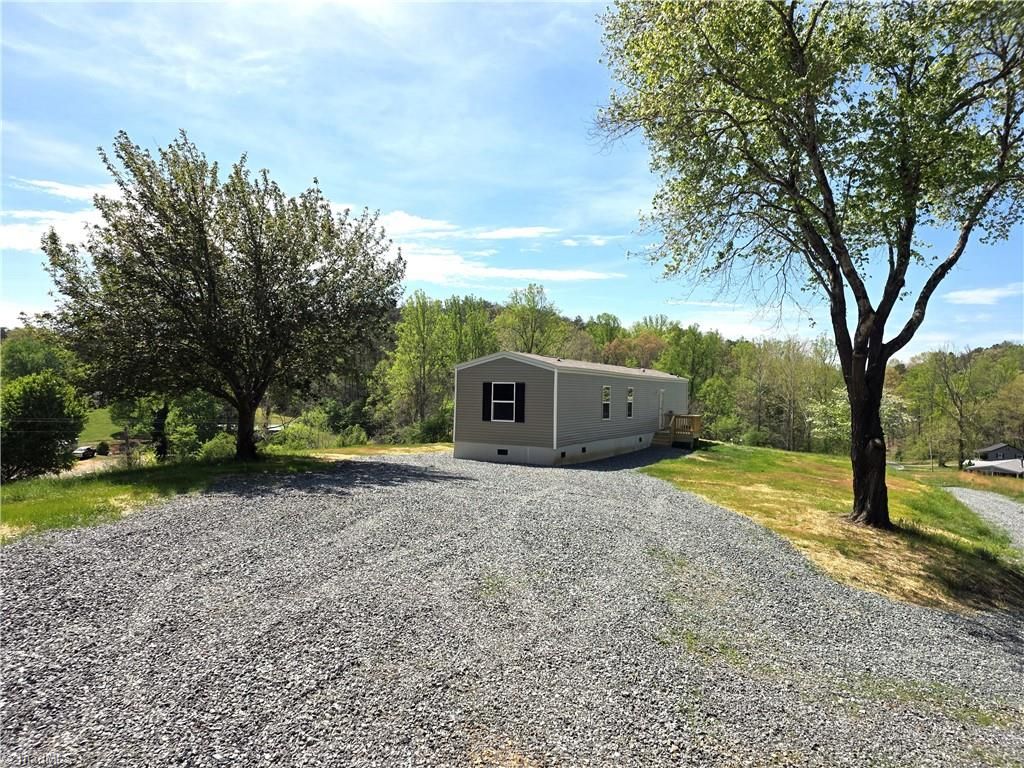 2195 Lynchburg Road, Westfield, NC 27053