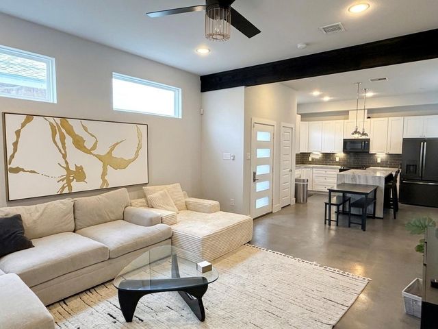 7904 N Main Street, Houston, TX 77022