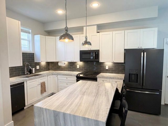 7904 N Main Street, Houston, TX 77022