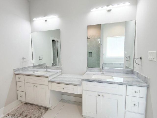 7904 N Main Street, Houston, TX 77022