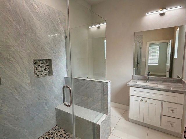 7904 N Main Street, Houston, TX 77022