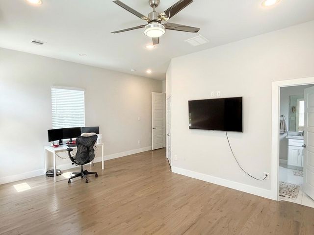 7904 N Main Street, Houston, TX 77022