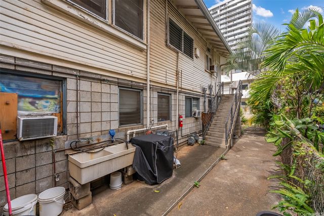 1544 Keeaumoku Street, Honolulu, HI 96822