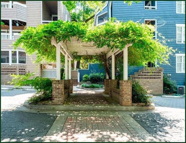 423 W 8th Street 73, Charlotte, NC 28202