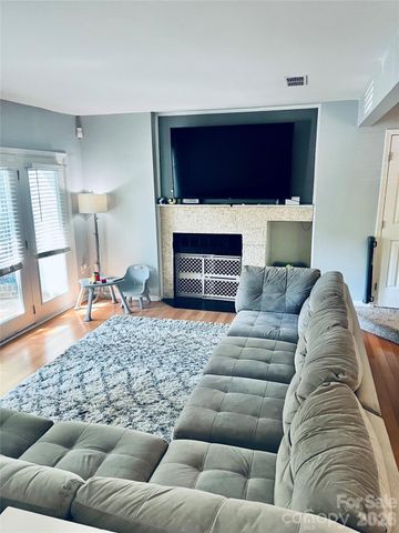 423 W 8th Street 73, Charlotte, NC 28202