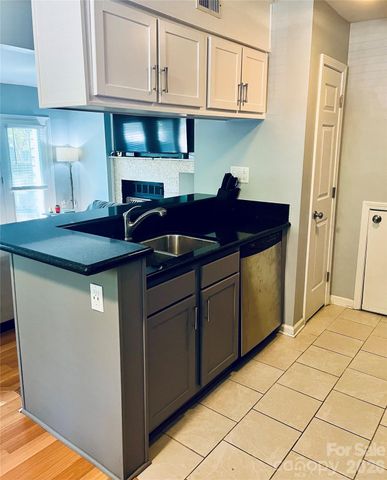 423 W 8th Street 73, Charlotte, NC 28202