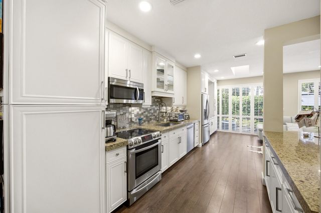 6738 Via Regina, Boca Raton, FL 33433