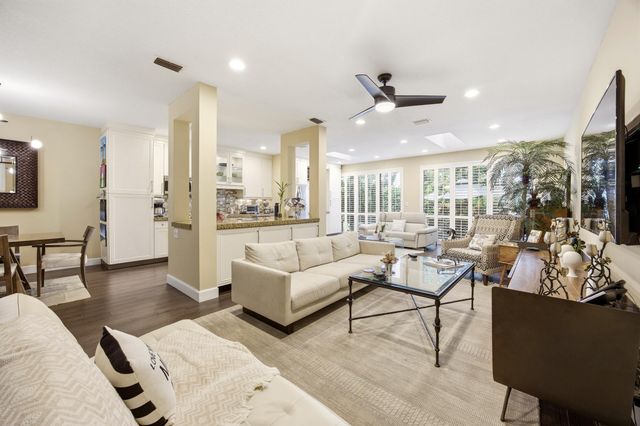 6738 Via Regina, Boca Raton, FL 33433