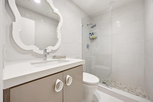 6738 Via Regina, Boca Raton, FL 33433