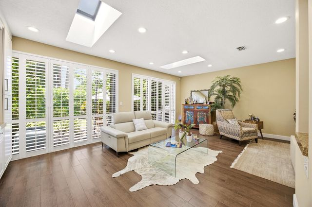 6738 Via Regina, Boca Raton, FL 33433