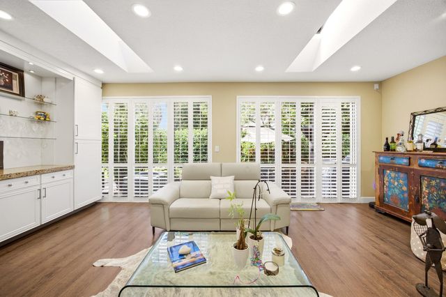 6738 Via Regina, Boca Raton, FL 33433