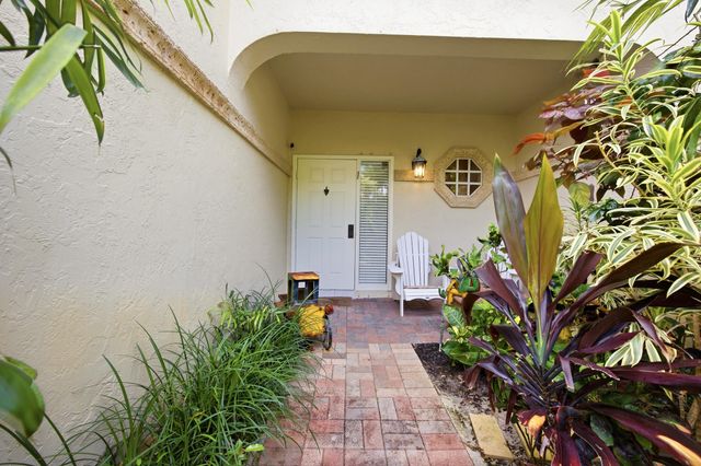 6738 Via Regina, Boca Raton, FL 33433