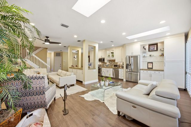 6738 Via Regina, Boca Raton, FL 33433