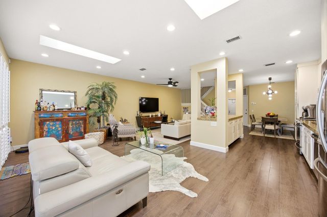 6738 Via Regina, Boca Raton, FL 33433