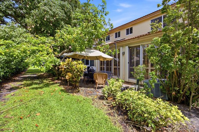 6738 Via Regina, Boca Raton, FL 33433