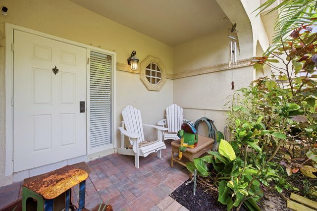 6738 Via Regina, Boca Raton, FL 33433