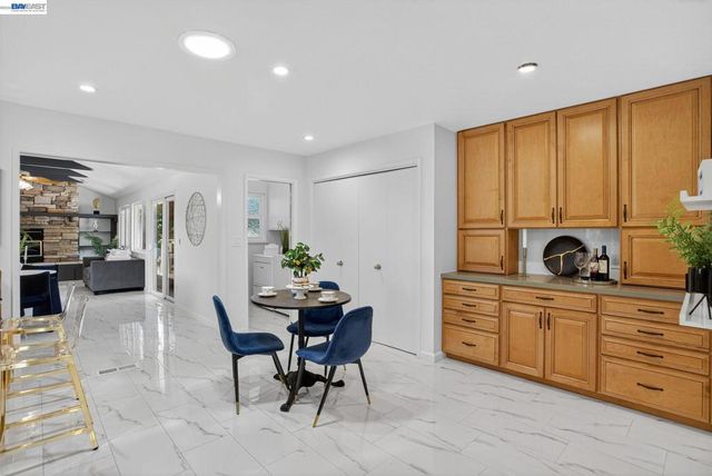 350 Elysian Fields Dr, Oakland, CA 94605