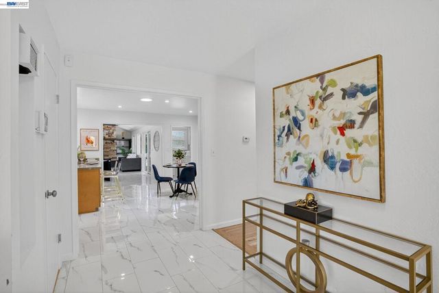 350 Elysian Fields Dr, Oakland, CA 94605