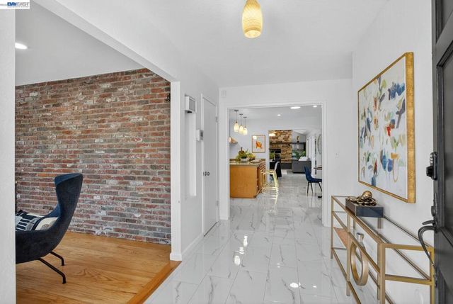 350 Elysian Fields Dr, Oakland, CA 94605