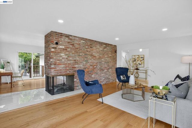 350 Elysian Fields Dr, Oakland, CA 94605