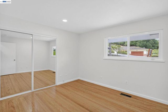 350 Elysian Fields Dr, Oakland, CA 94605