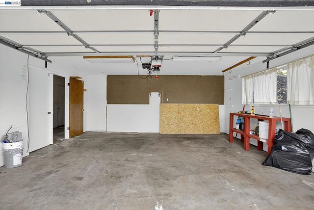 350 Elysian Fields Dr, Oakland, CA 94605