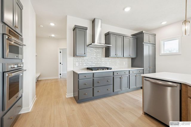 6013 S 214th Street, Elkhorn, NE 68022