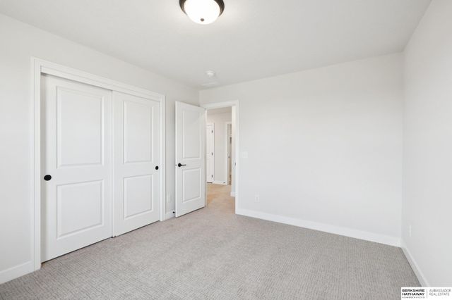 6013 S 214th Street, Elkhorn, NE 68022