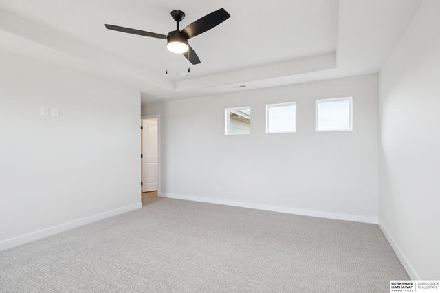 6013 S 214th Street, Elkhorn, NE 68022