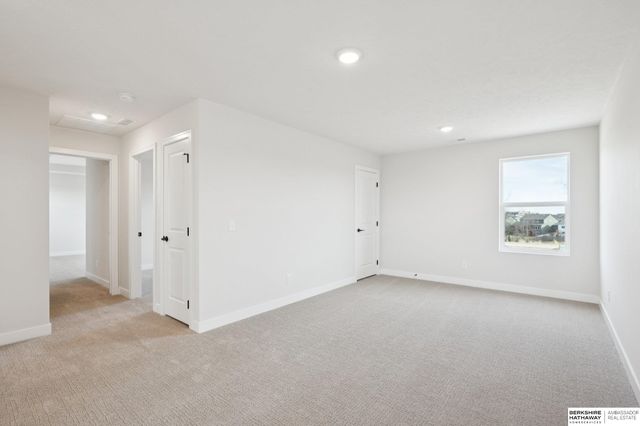 6013 S 214th Street, Elkhorn, NE 68022