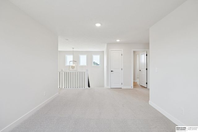 6013 S 214th Street, Elkhorn, NE 68022