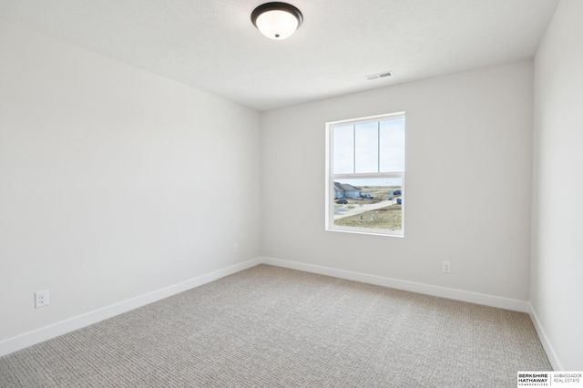 6013 S 214th Street, Elkhorn, NE 68022