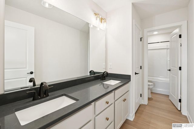 6013 S 214th Street, Elkhorn, NE 68022