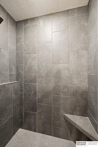 6013 S 214th Street, Elkhorn, NE 68022