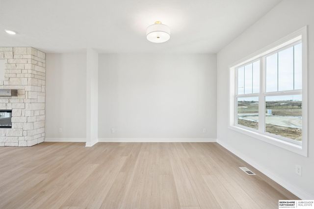 6013 S 214th Street, Elkhorn, NE 68022