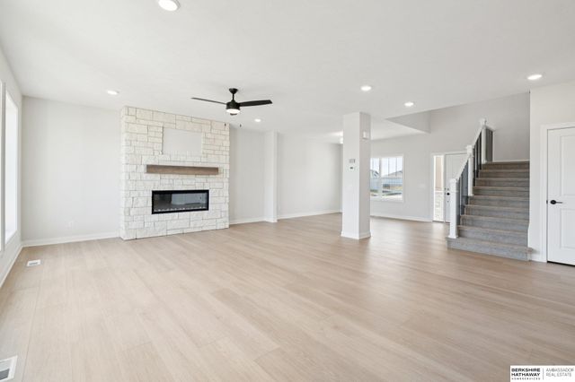 6013 S 214th Street, Elkhorn, NE 68022