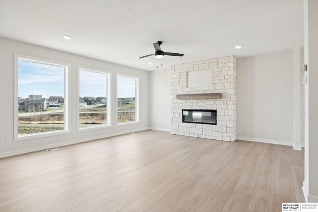 6013 S 214th Street, Elkhorn, NE 68022