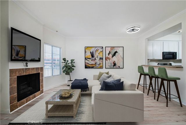 22809 Del Valle 8, Woodland Hills, CA 91364