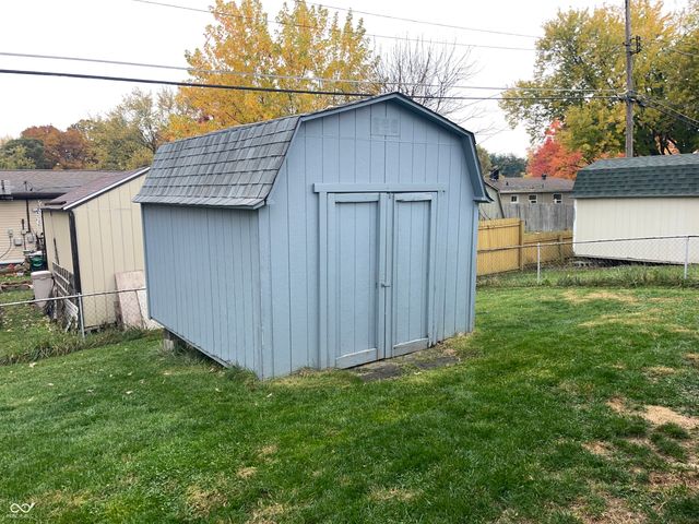 1995 Britton Drive, Beech Grove, IN 46107