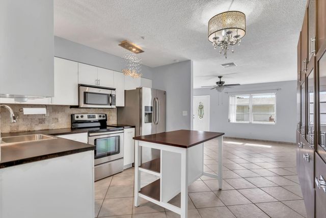 7115 NW 73rd Street, Tamarac, FL 33321