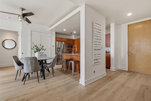 210 Lee Barton DR 517, Austin, TX 78704