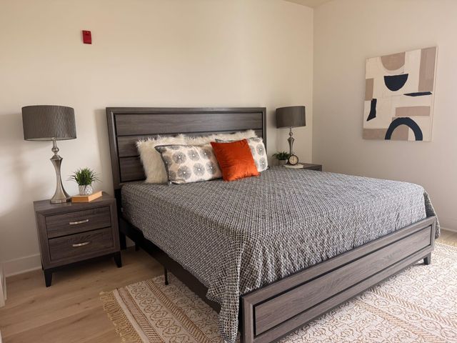 210 Lee Barton DR 517, Austin, TX 78704