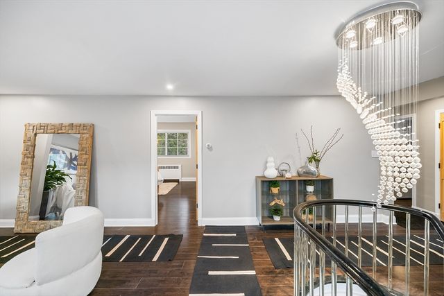 3 Old Brook Dr, Worcester, MA 01609