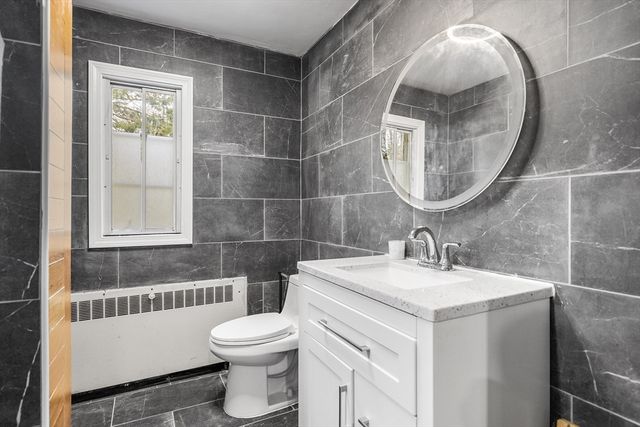 3 Old Brook Dr, Worcester, MA 01609