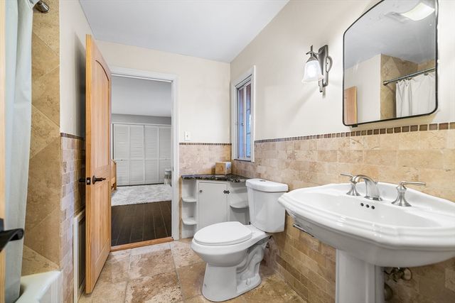 3 Old Brook Dr, Worcester, MA 01609